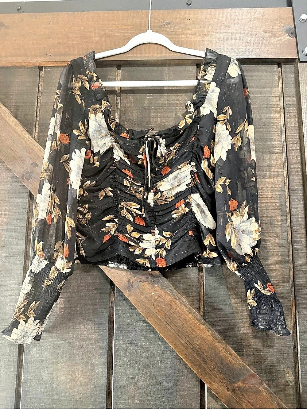 ASTR the Label Black & White Floral Ruched Blouse